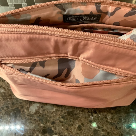 LUG FLARE - BLUSH PINK. NWOT. HEART COIN PURSE. NWT - Picture 5 of 6